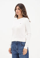 TOMMY JEANS Maglia girocollo panna da donna con lavorazione intrecciata DW0DW22165YBH  TOMMY JEANS 