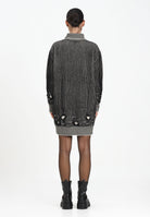 MAISON MARGIELA Abito corto nero per donna e bambina con sottili righe e patch logo M60847MM06K M6C39 MAISON MARGIELA 