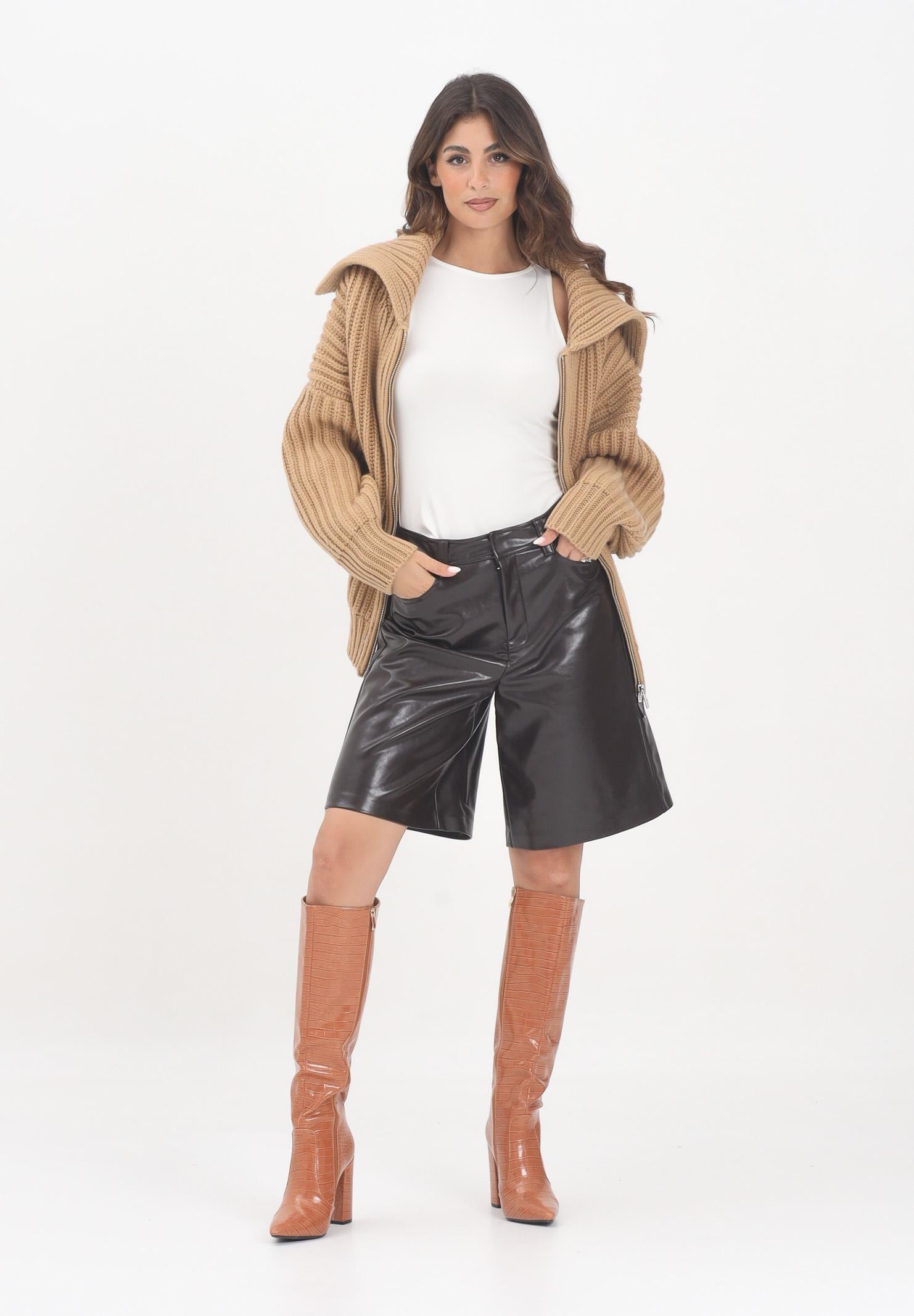 ONLY Shorts in Ecopelle Marrone: Eleganza e Stile