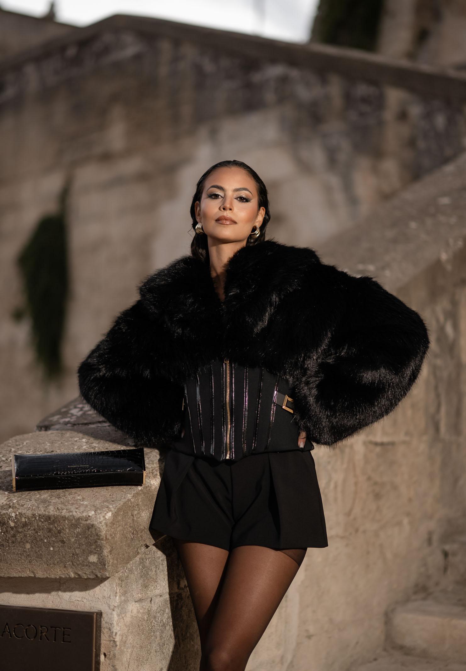 ELISABETTA FRANCHI Pelliccia nera da donna con bustier GB05A57E2 110 ELISABETTA FRANCHI 
