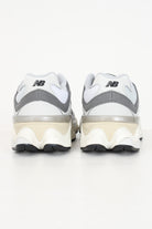 NEW BALANCE Sneakers 9060 grigie per uomo e donna GC9060GY . NEW BALANCE 