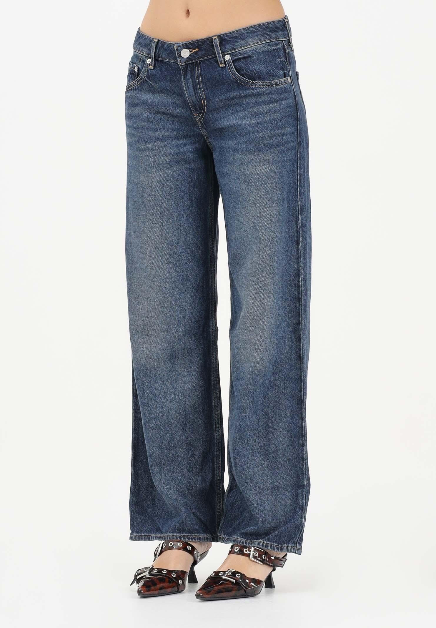 LEVI'S Jeans Low Loose in denim blu sfumato da donna A5566-0064 . LEVI'S® 