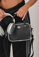 ADIDAS ORIGINALS Borsa a mano ADICOLOR XS nera da donna JX7872 . ADIDAS ORIGINALS 