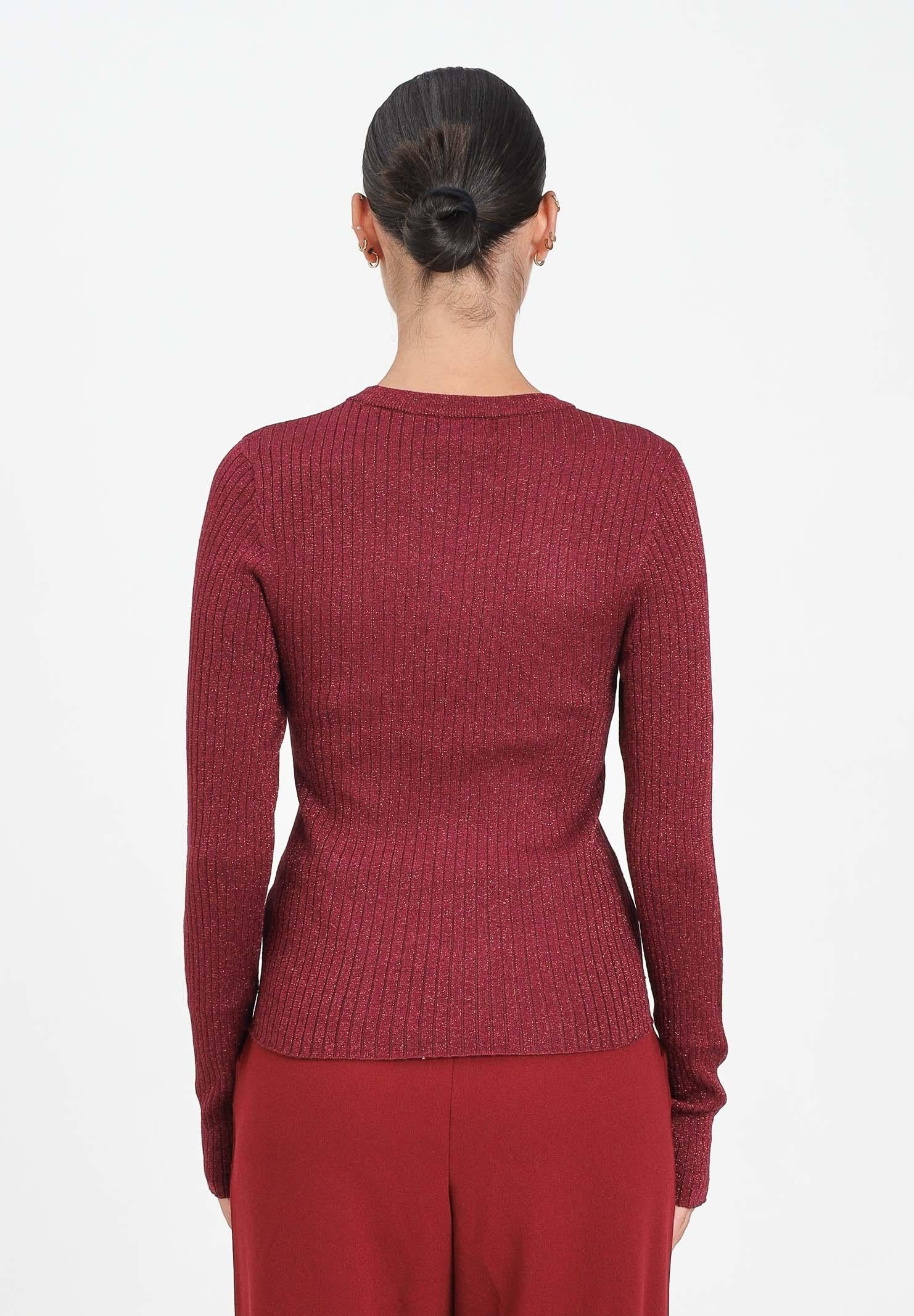 JDY Maglioncino girocollo bordeaux da donna realizzata in tessuto a costine con delicato filo lurex 15330569 MaroonBanner JDY 