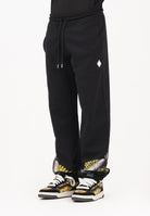 MARCELO BURLON COUNTY OF MILAN Pantalone sportivo nero da uomo con stampa F5CAMAFP060 110 MARCELO BURLON COUNTY OF MILAN 