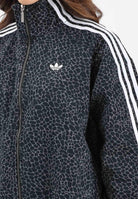 ADIDAS ORIGINALS Giubbotto di jeans FIREBIRD OVERSIZED AOP in denim nero da donna KD8809 . ADIDAS ORIGINALS 