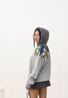 MARCELO BURLON COUNTY OF MILAN Felpa girocollo grigia da uomo con stampa ali multicolore F5CAMASW061 101 MARCELO BURLON COUNTY OF MILAN 