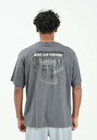 THE NORTH FACE T-shirt a manica corta Powder Days Relaxed Graphic grigia da uomo NF0A8E4D0C51  THE NORTH FACE 