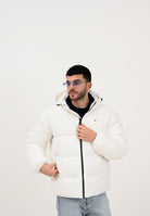 TOMMY JEANS Piumino bianco da uomo con logo DM0DM19786YBL  TOMMY JEANS 