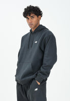 NEW BALANCE Felpa con cappuccio nera da uomo rifinita da logo MT41511BK  NEW BALANCE 