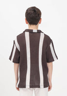 I'M BRIAN Camicia a maniche corte da bambino realizzata in maglia con motivo a righe marroni e panna CA3280J 020 I'M BRIAN 