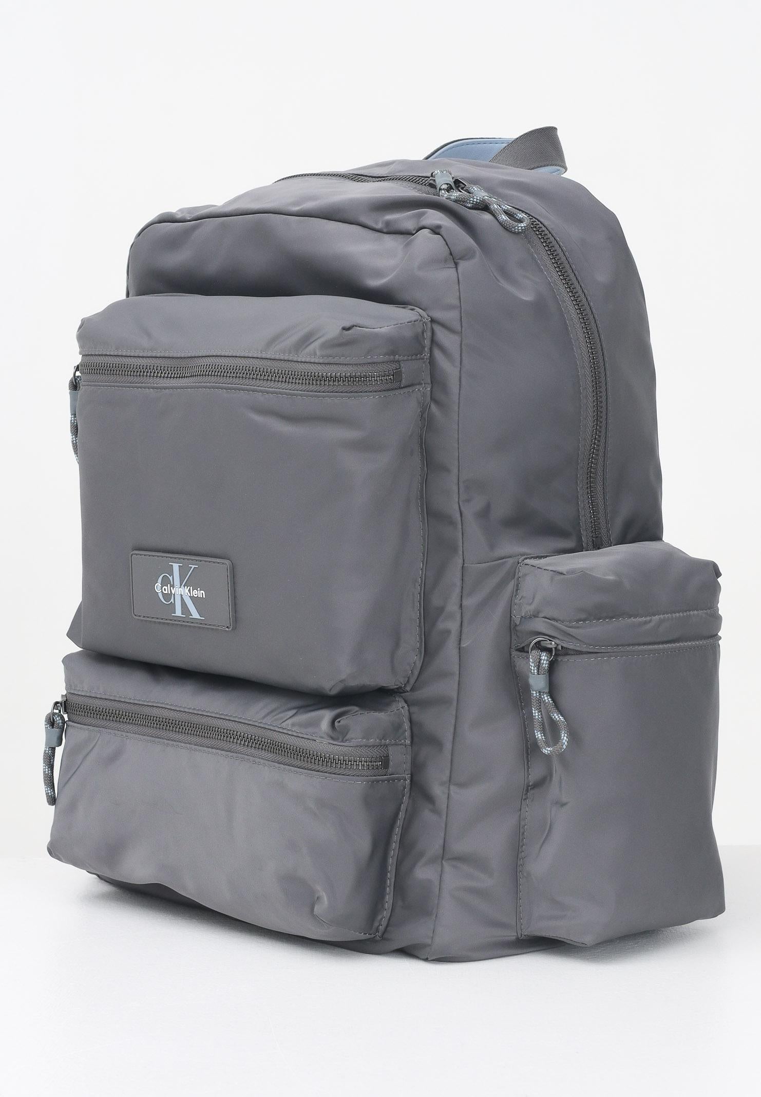 CALVIN KLEIN Zaino grigio da uomo in tessuto tecnico LV04G3122G PCG CALVIN KLEIN 