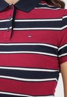 TOMMY JEANS Polo a manica corta bordeaux e blu da donna caratterizzata da una fantasia a righe orizzontali DW0DW21931 0E3 TOMMY JEANS 