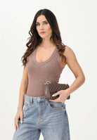 VICOLO Canotta rosa da donna realizzata in un tessuto lavorato con filato lamé UF0060 RO VICOLO 