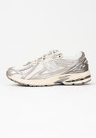 NEW BALANCE Sneakers 1906R panna e argento per uomo e donna U1906RCN . NEW BALANCE 