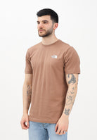 THE NORTH FACE T-shirt a manica corta NSE Reflective Box marrone da uomo NF0A87NPAR41 . THE NORTH FACE 