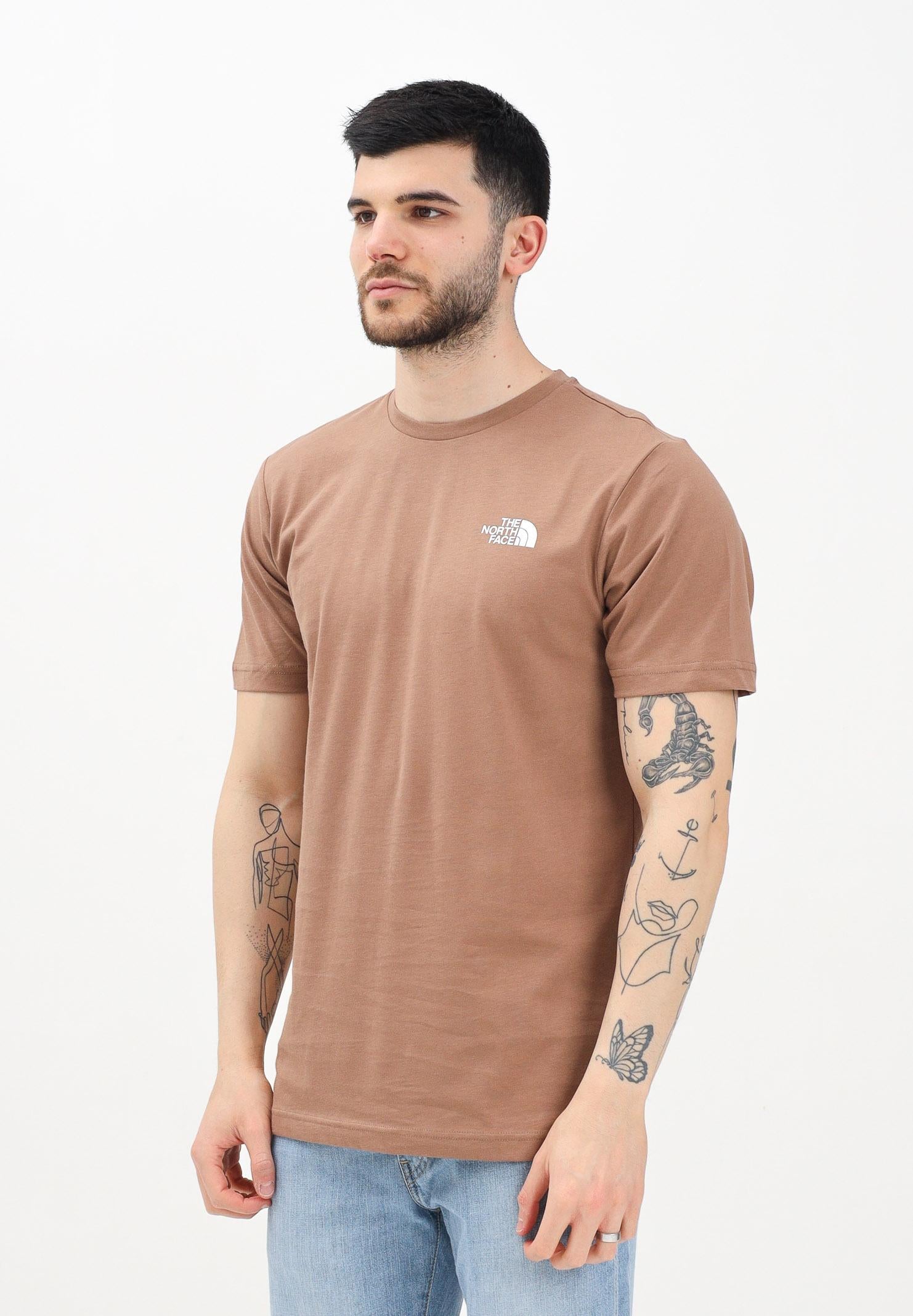 THE NORTH FACE T-shirt a manica corta NSE Reflective Box marrone da uomo NF0A87NPAR41 . THE NORTH FACE 
