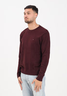 TOMMY HILFIGHER Maglioncino girocollo bordeaux da uomo con ricamo bandierina Tommy Hilfigher MW0MW28046XIH . TOMMY HILFIGER 