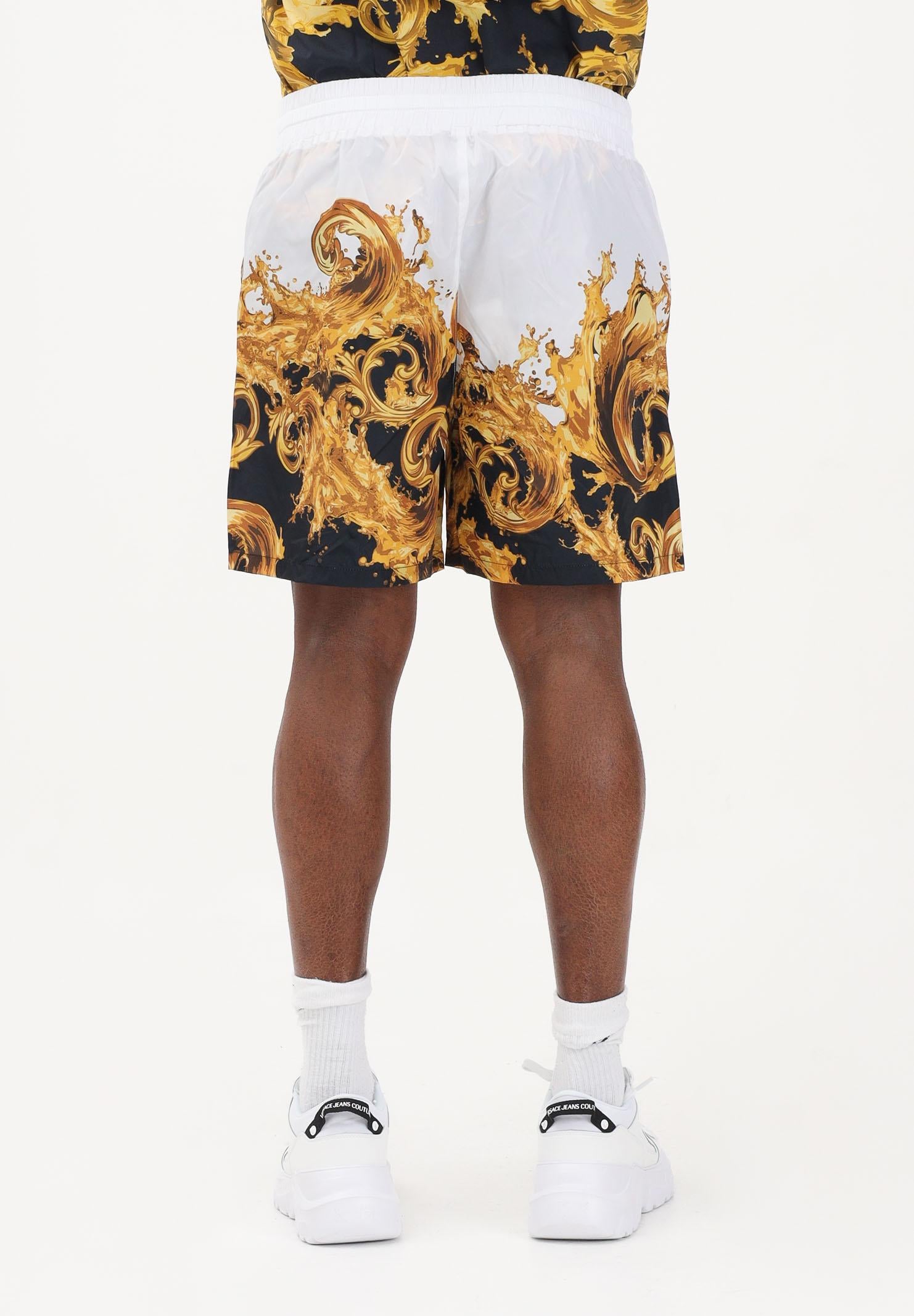 VERSACE JEANS COUTURE Shorts bianco e nero da uomo con stampa Wave Couture 80GADD16CQ23D GL2 VERSACE JEANS COUTURE 