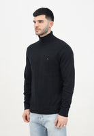 TOMMY HILFIGHER Maglioncino a collo alto nero da uomo con logo MW0MW28048BDS . TOMMY HILFIGER 