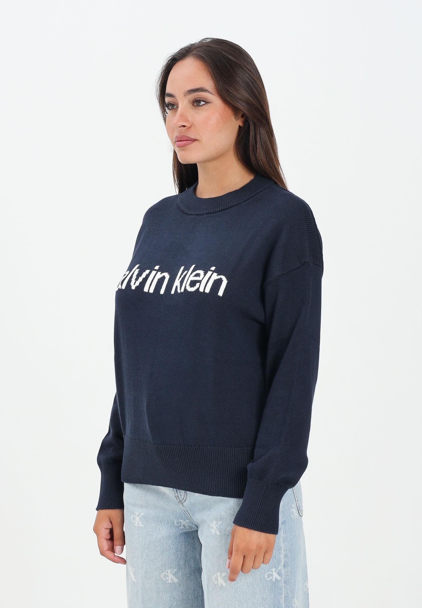 CALVIN KLEIN JEANS Maglioncino girocollo blu da donna con logo LV047C311GCEF  CALVIN KLEIN JEANS 