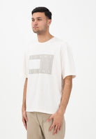 TOMMY JEANS T-shirt a manica corta panna da uomo con stampa logo effetto consumato DM0DM22463 YBH TOMMY JEANS 