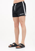 DSQUARED2 Shorts mare nero da uomo con stampa logo D7B646140 001 DSQUARED2 
