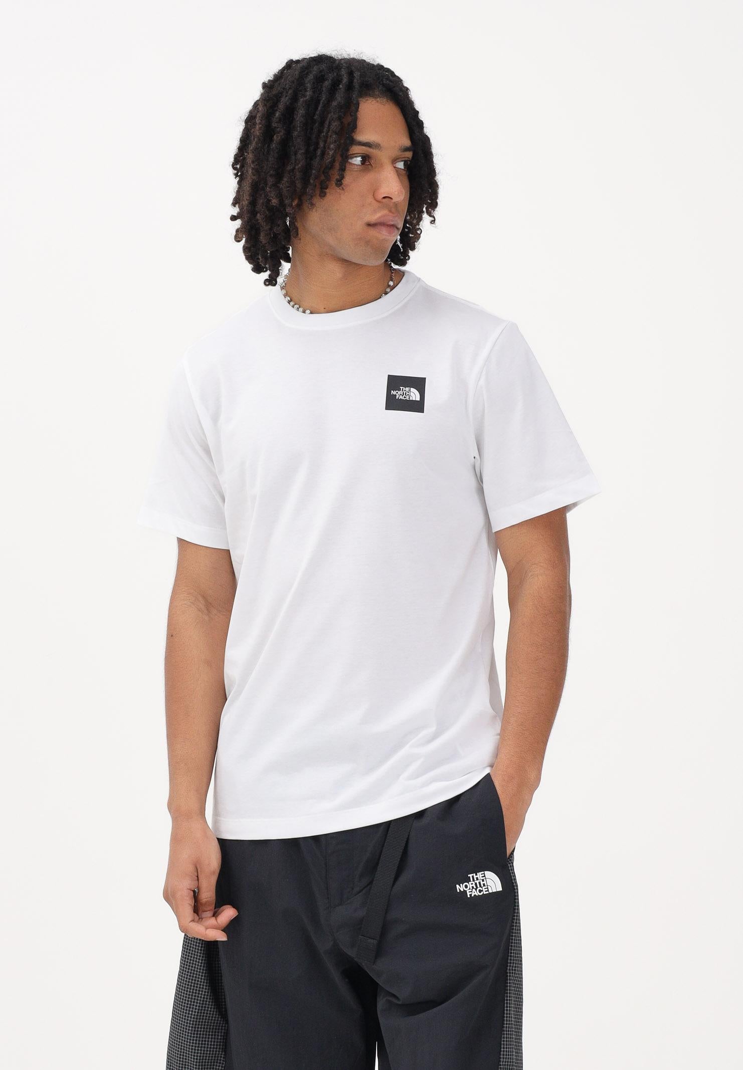 THE NORTH FACE T-shirt a manica corta Evolution Box Half Dome Regular bianca da uomo NF0A8G9CFN41 . THE NORTH FACE 