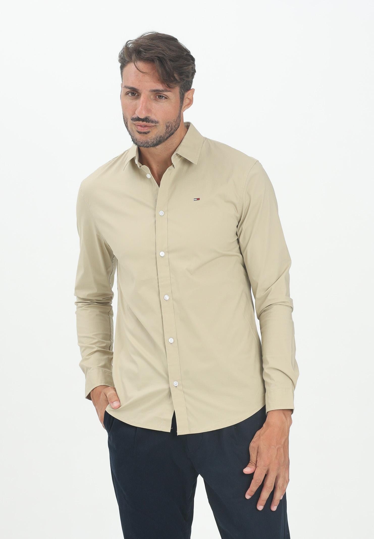 TOMMY JEANS Camicia a manica lunga beige da uomo DM0DM04405RBV . TOMMY JEANS 