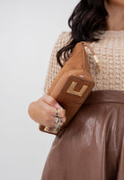 ELISABETTA FRANCHI Pochette cammello da donna realizzata in morbida pelle scamosciata BS60A57E2 EC1 ELISABETTA FRANCHI 