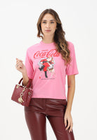 ONLY T-shirt a manica corta rosa da donna con stampa Coca Cola 15355794 SachetPink ONLY 