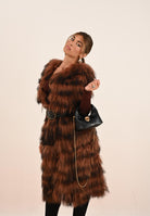 MEHRAN Vera pelliccia lunga da donna con effetto a righe sfumate nei toni del marrone e del nero 25150BRWBLK BRWBLK MEHRAN 