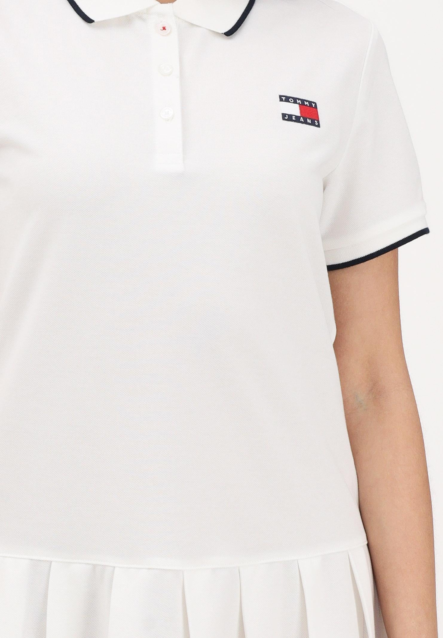TOMMY JEANS Abito corto bianco da donna dallo stile sporty-chic DW0DW22328 YBL TOMMY JEANS 