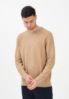 TOMMY HILFIGER Maglioncino girocollo beige da uomo caratterizzato da lavorazione a maglia tramata MW0MW41643 RBC TOMMY HILFIGER 