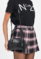 N21 Borsa a mano nera da donna realizzata in tessuto spalmato martellato con logo N°21 N21096N0246 0N900 N21 