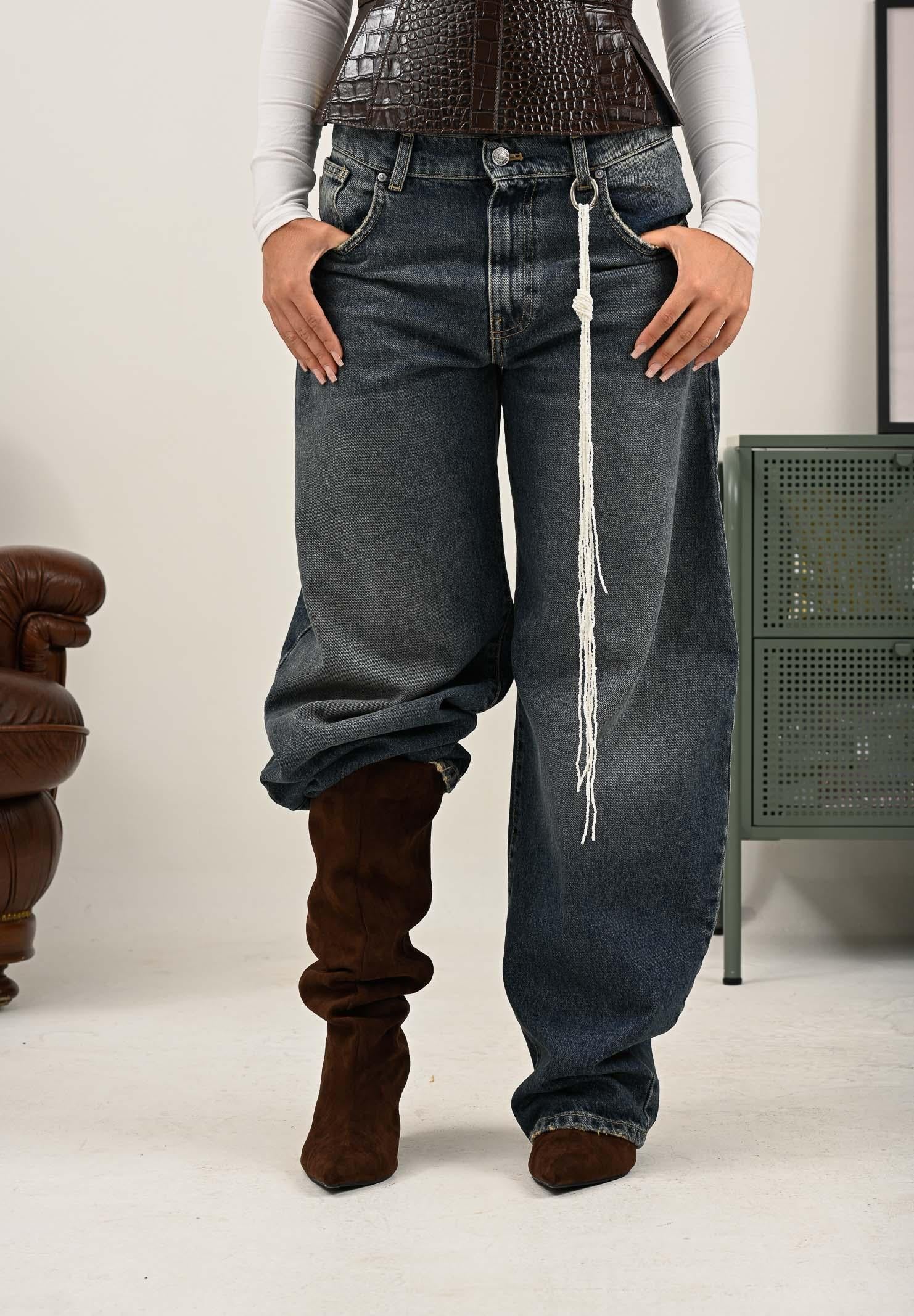 VICOLO Jeans ballon Denise in denim blu da donna con ciondolo DF5106 VU VICOLO 