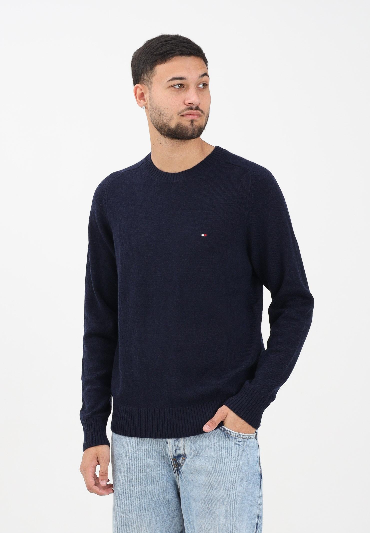 TOMMY HILFIGER Maglioncino girocollo blu da uomo MW0MW36535DW5 . TOMMY HILFIGER 