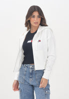 TOMMY JEANS Felpa con zip bianca da donna rifinita da logo DW0DW21147YBL  TOMMY JEANS 