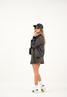 ADIDAS ORIGINALS Felpa con zip verde militare da donna JY3523 . ADIDAS ORIGINALS 
