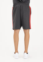 ADIDAS PERFORMANCE Shorts sportivo DNA del team Audi Revolut F1® grigio e rosso da uomo KE6786 . ADIDAS PERFORMANCE 