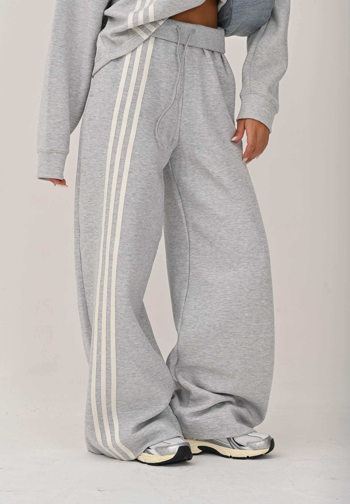 ADIDAS ORIGINALS Pantalone sportivo Wide Off Placed 3 Stripes grigio da donna KA0833  ADIDAS ORIGINALS 