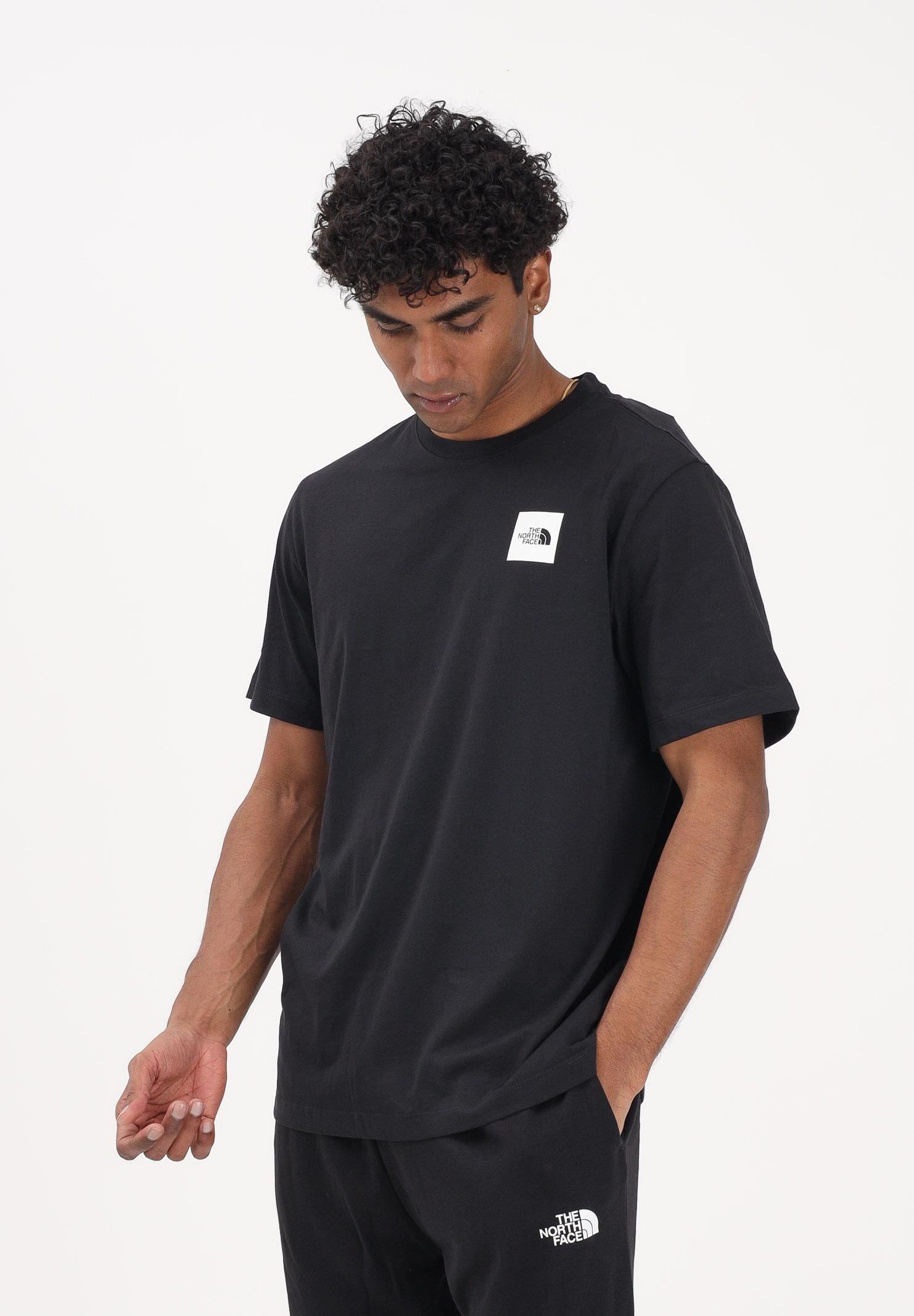 THE NORTH FACE T-shirt a manica corta Evolution Box Half Dome Regular nera da uomo NF0A8G9CJK31 . THE NORTH FACE 