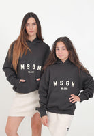 Felpa con cappuccio color piombo per donna e bambina abbellita da stampa logo F4MSJUHS173 103 MSGM 