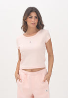 CALVIN KLEIN JEANS T-shirt a manica corta rosa da donna con patch logo LV047C200GVI7  CALVIN KLEIN JEANS 