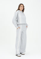 ADIDAS ORIGINALS Pantalone sportivo Wide Off Placed 3 Stripes grigio da donna KA0833  ADIDAS ORIGINALS 