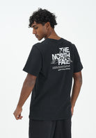 THE NORTH FACE T-shirt a manica corta MOUNTAIN SKETCH nera da uomo NF0A8EE8JK31 . THE NORTH FACE 