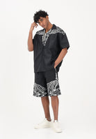 MARCELO BURLON COUNTY OF MILAN Shorts casual nero da uomo con stampa grafica S6CMMABE012 110 MARCELO BURLON COUNTY OF MILAN 