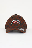 SPRAYGROUND Cappello con visiera marrone e nero per uomo e donna con ricamo shark SP6628BROWN  SPRAYGROUND 