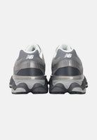 NEW BALANCE Sneakers 9060 grigie per uomo e donna U906051K . NEW BALANCE 