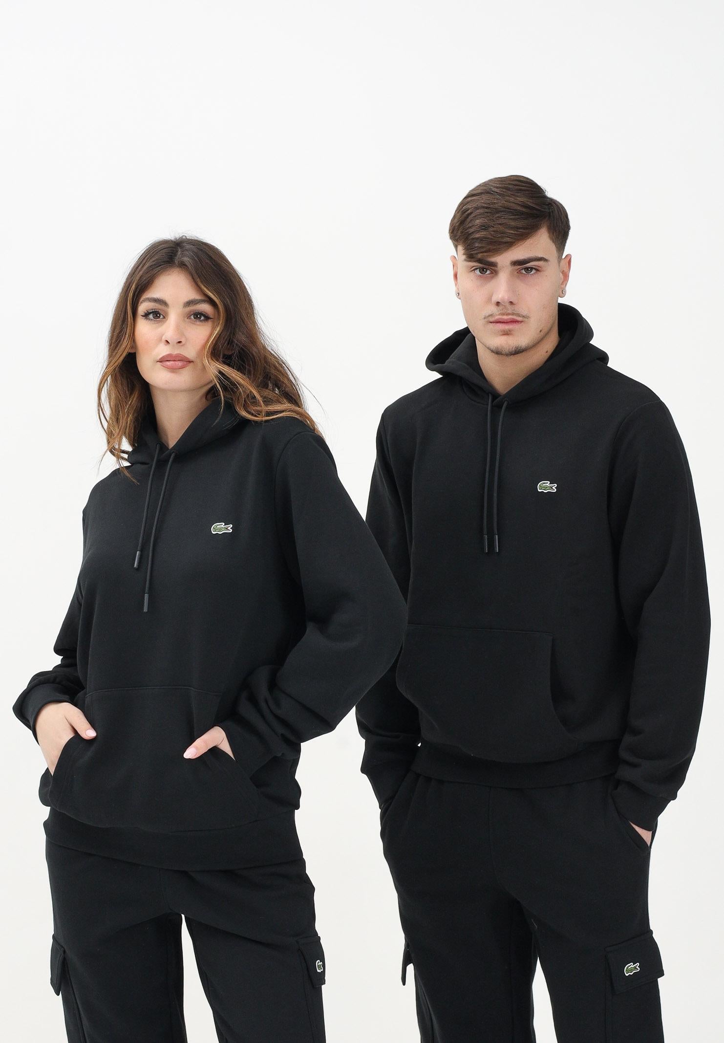 LACOSTE Felpa con cappuccio nera per uomo e donna rifinita da patch logo SH9839 031 LACOSTE 